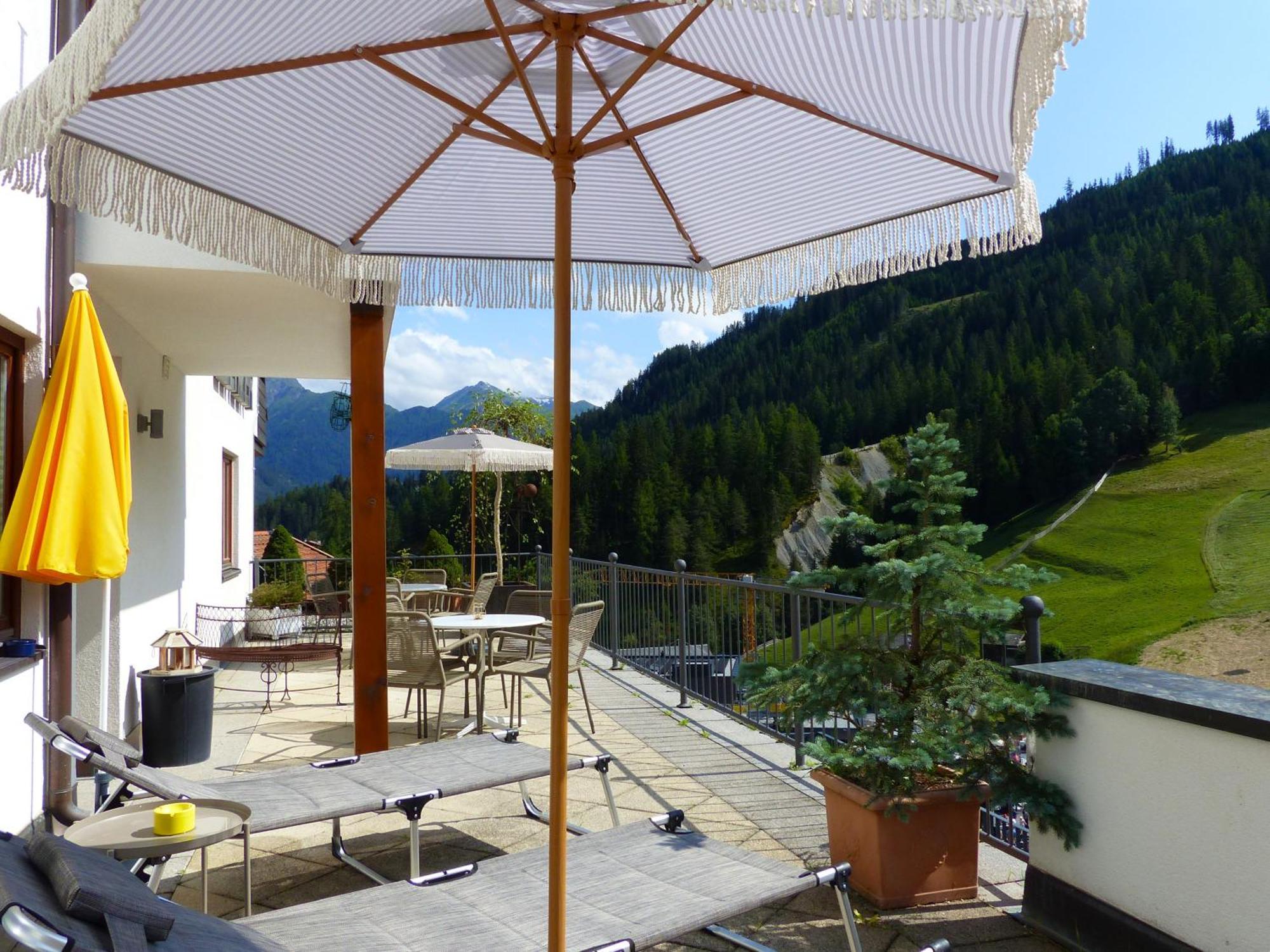 Hotel Garni Zerzer Serfaus Exterior photo