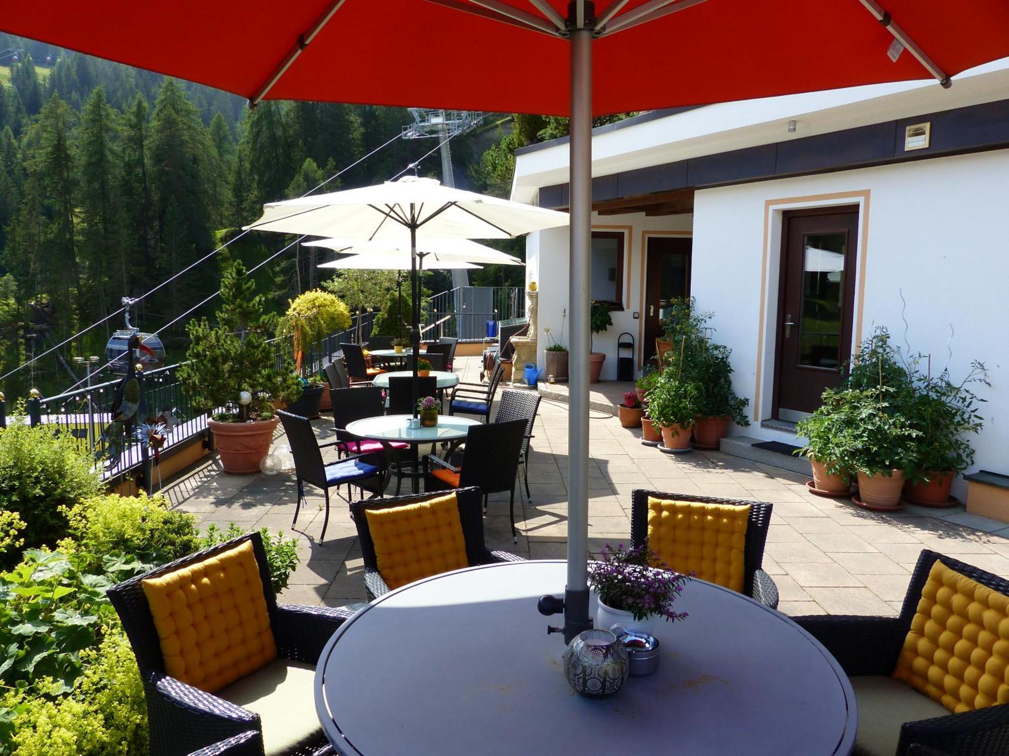 Hotel Garni Zerzer Serfaus Exterior photo